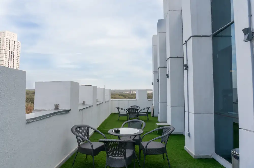 fake grass in the smoking area