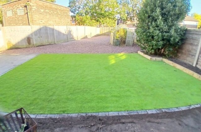 Another brilliant installation by @empirefencing! 🤩🌱

Do you want to have your garden ready for winter? Contact us today to see how artificial grass can transform your garden! 🌿

 #AGD #ArtificialGrass #Gardening